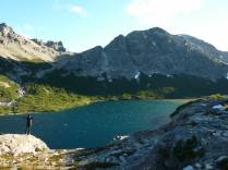 Aproveitando os últimos raios e calor do sol ao retornar ao lago Jakob, região de Bariloche, na Argentina
